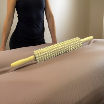 Dřevěný obouruční masážní váleček na celé tělo - velký, 45 x 25 x 7 cm