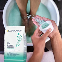 Bylinná sůl do koupele na změkčení zrohovatělé pleti nohou, Laufwunder, 250 g - Náhled