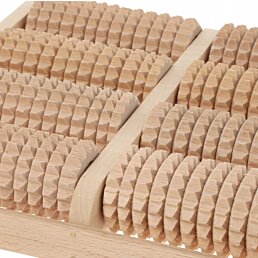 Dřevěný masážní strojček na chodidla B Quatro, 28 x 18 x 7 cm - Náhled