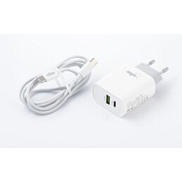 Adaptér a nabíječka mobilního telefonu s USB a USBC portem a kabelem lightning