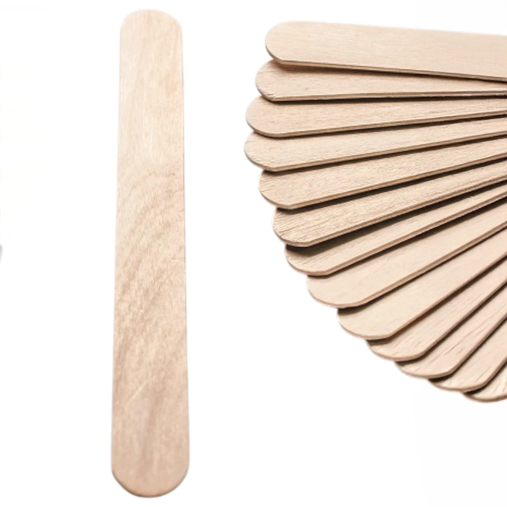 dřevěná lékařská špachtle na vyšetření hrdla