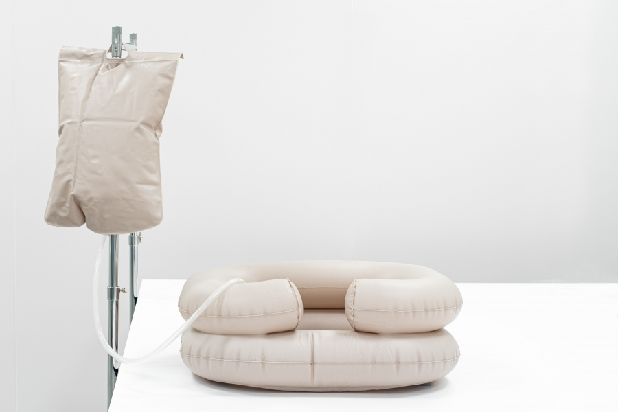 Nafukovací umyvadlo se sprchou